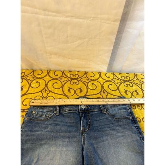 Torrid size 12R stretch jean denim short rn#120684 distressed - Picture 4 of 5